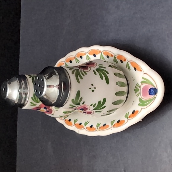 Vintage Delft Polychrome Set of Salt- Pepper Shakers with Tray. - Picture 4 of 10